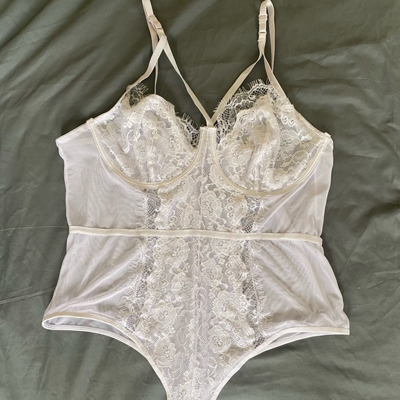 White lingerie Bodysuit - Picture 3 of 3